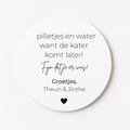 Gepersonaliseerde sticker | 10 stuks | Pilletjes en water, de kater komt later + namen